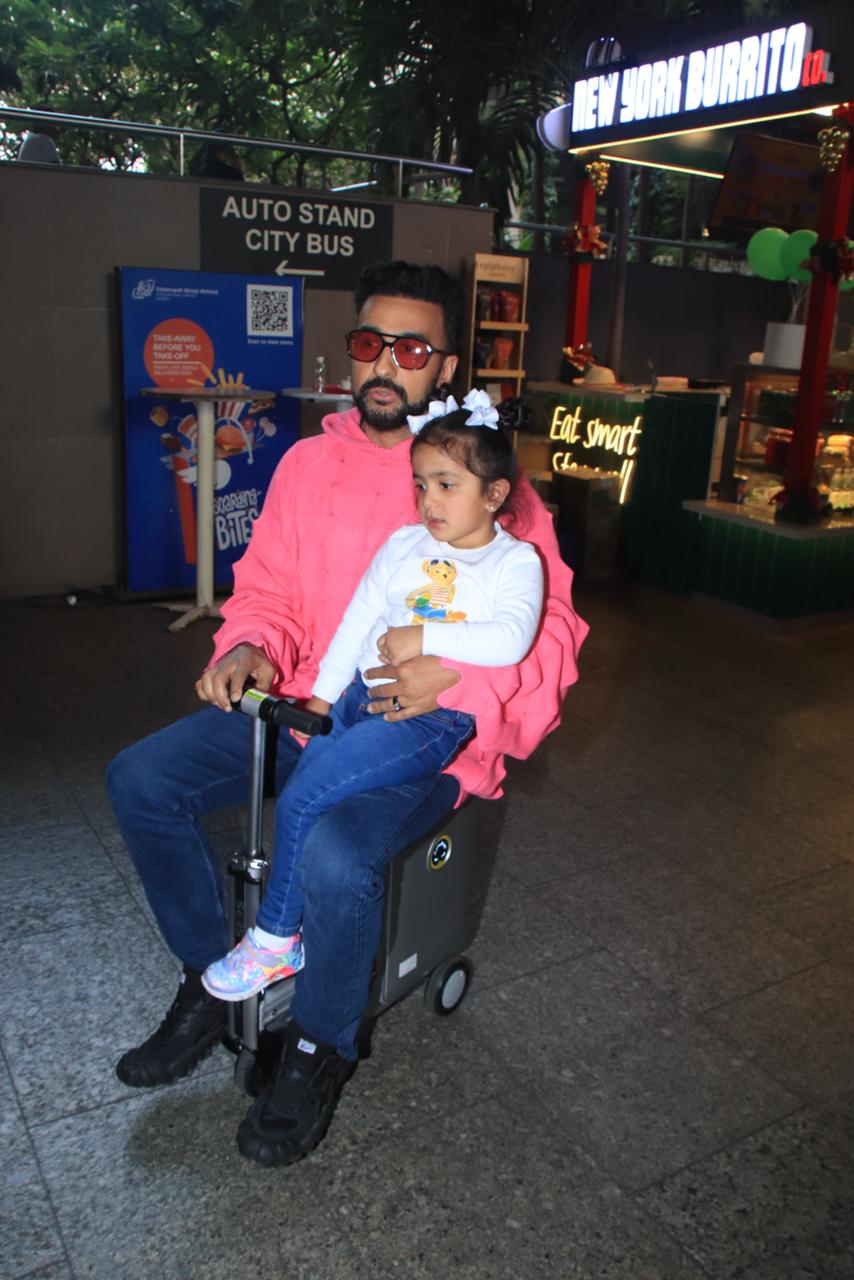 Raj Kundra was also snapped at the airport with his daughter