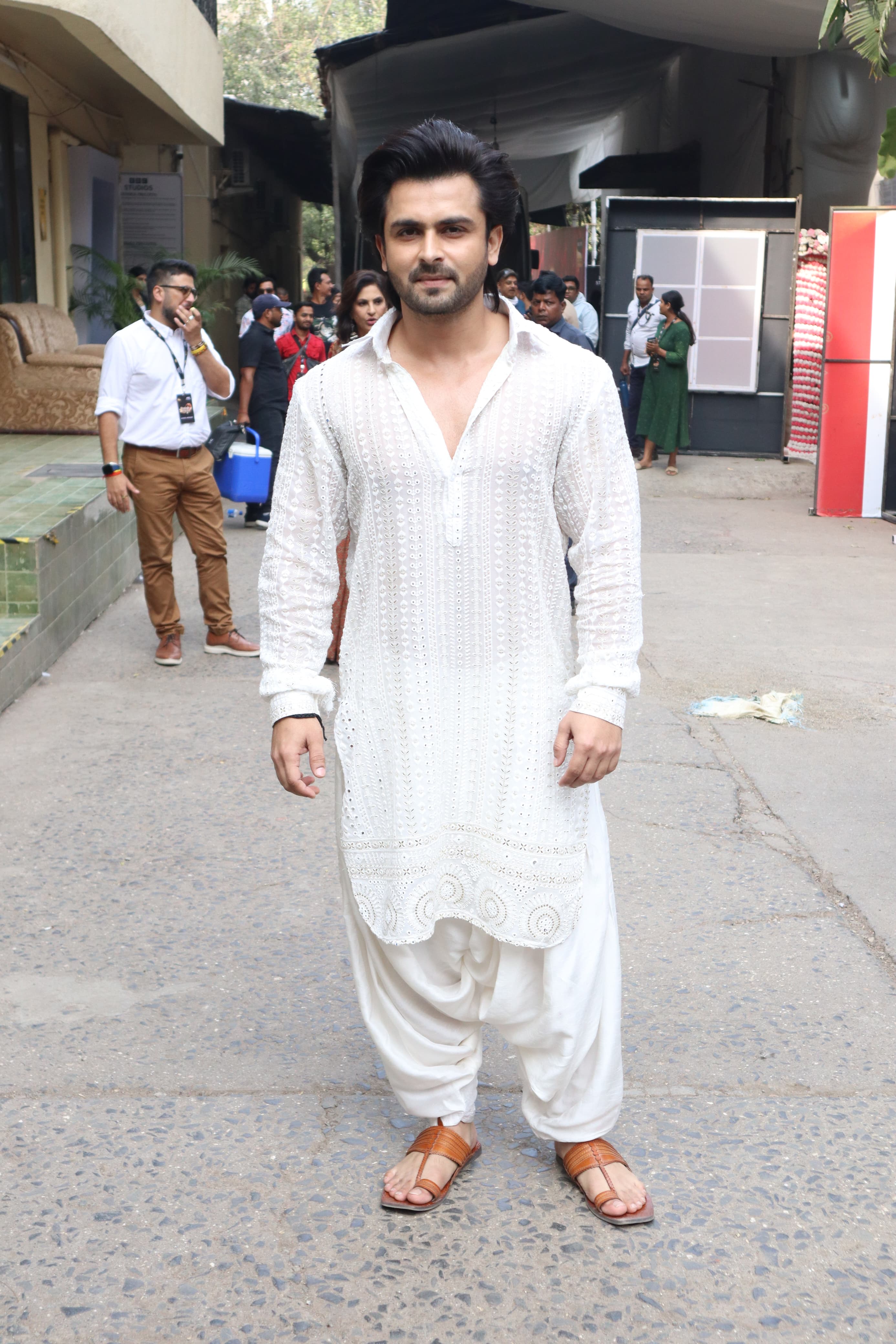 Shoaib Ibrahim looked dapper in an all-white outfit as he was snapped at the sets of Jhalak Dikhla Ja