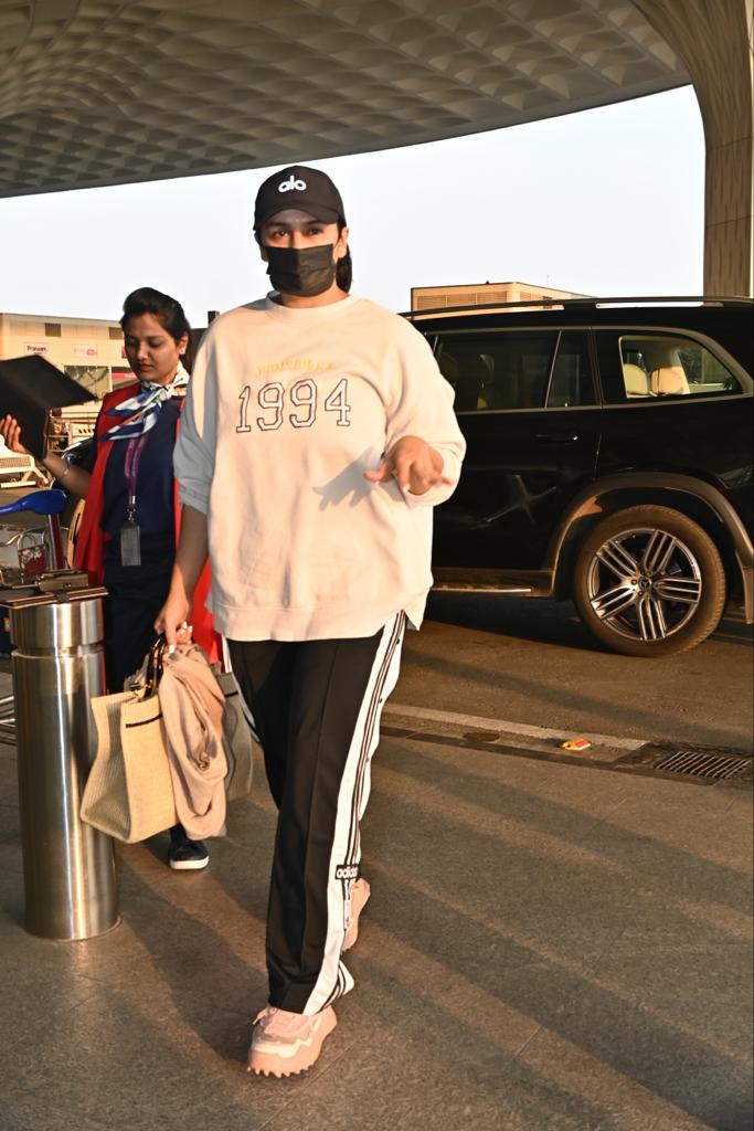 Huma Qureshi was clicked at the airport in the comfy outfit