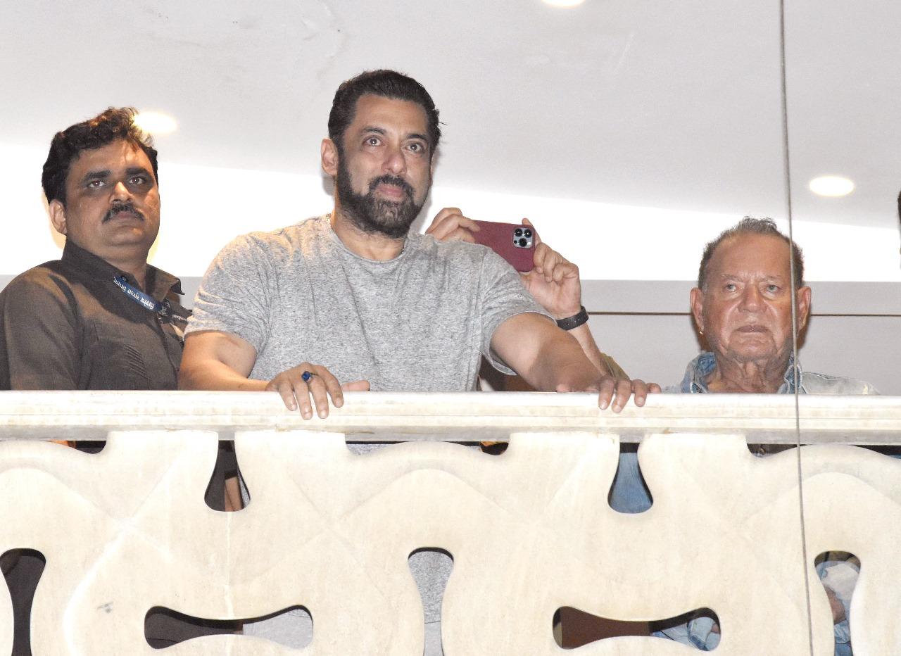 Salman Khan came to greet his fans on his birthday