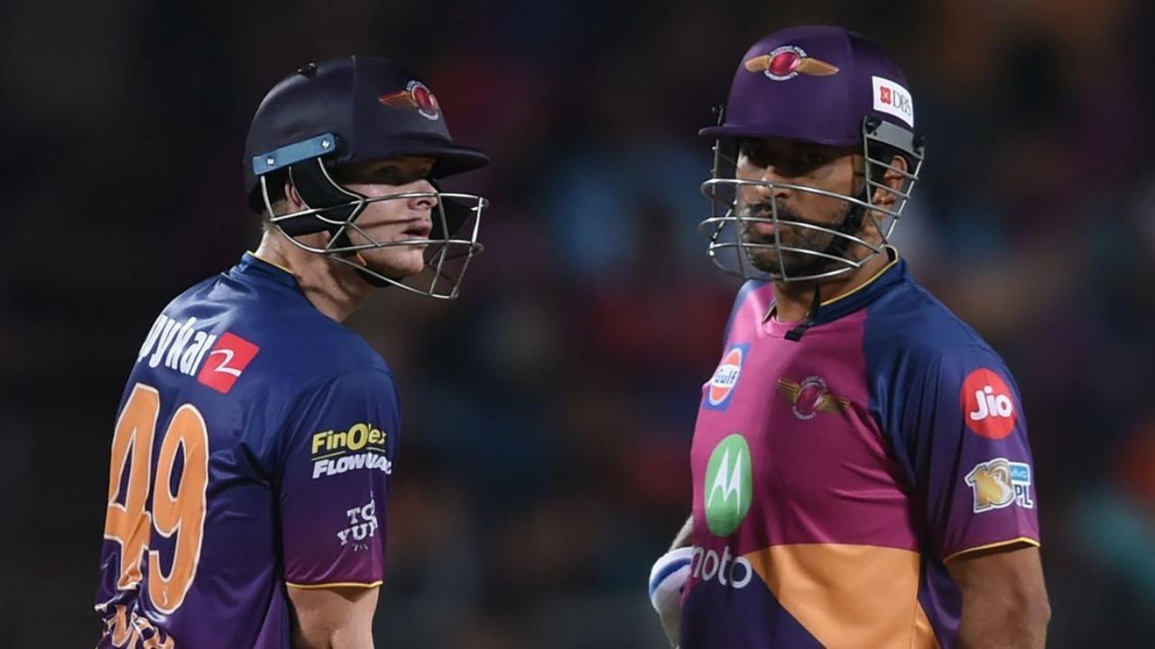 MS Dhoni
MS Dhoni was replaced by Steve Smith for the captaincy of Rising Pune Supergiants in the year 2017. The team did not taste much success under Dhoni's captaincy during the 2016 edition of the IPL. In the 2017 edition of the money-rich league, Steve Smith captained RPS and led them to the finals where they lost to Mumbai Indians