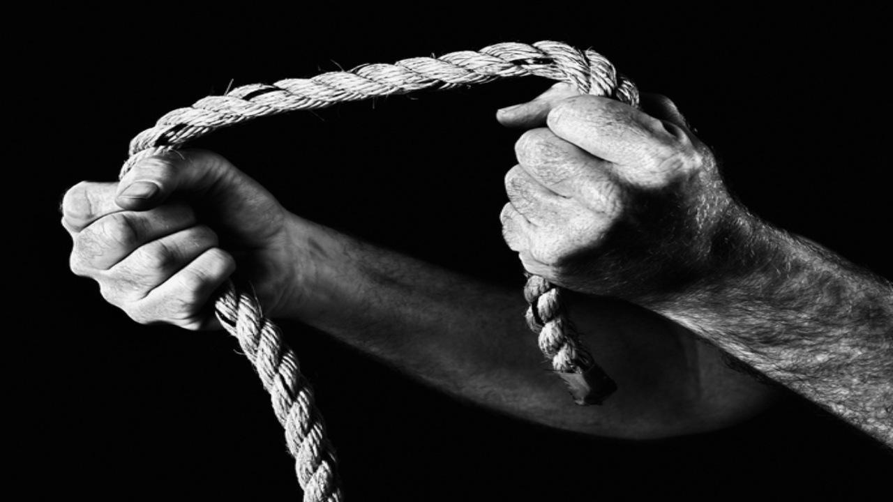 Maharashtra: Man detained in cheating case attempts suicide at police station in Thane