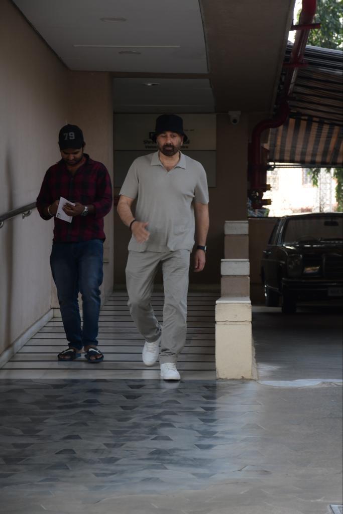 Sunny Deol was clicked by the paparazzi today