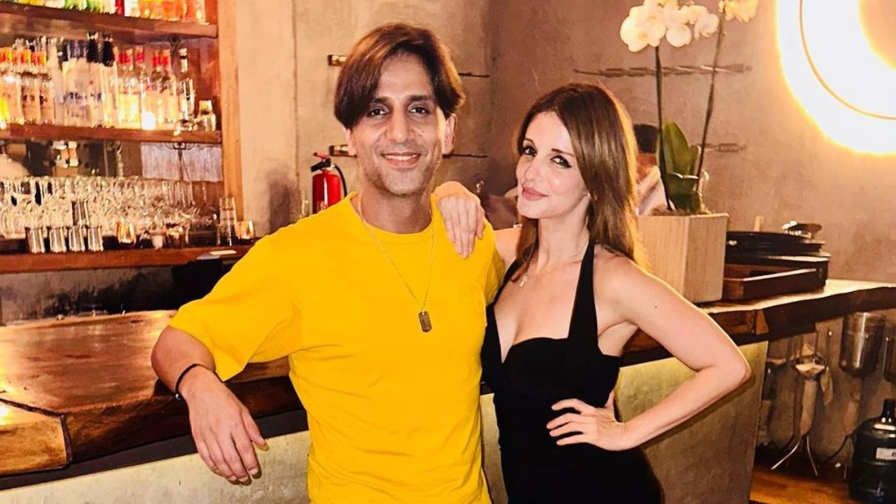 Sussanne Khan, Arslan Goni make a U-turn from airport gate after they have an 'oops' moment