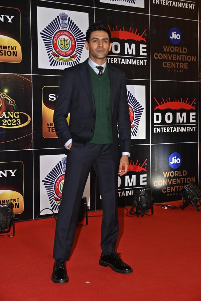 Kartik Aaryan graced the red carpet in a stunning three-piece suit