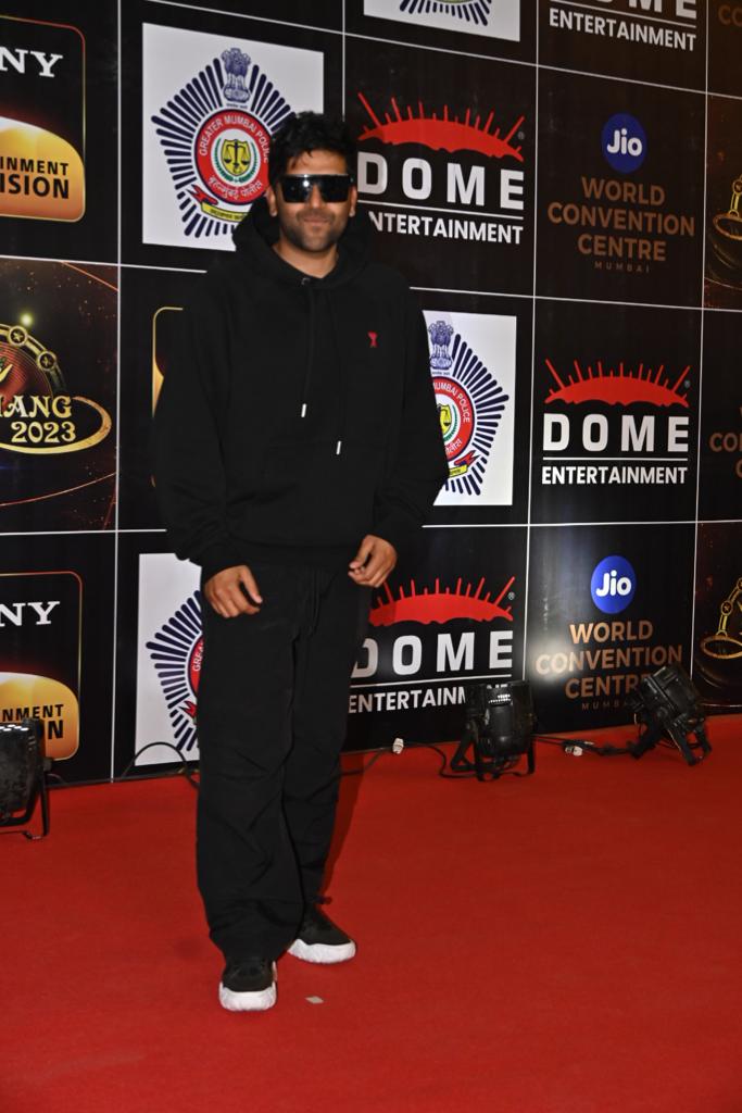 Singer and Rapper Guru Randhawa came in all-black outfit at the Umang 2023 