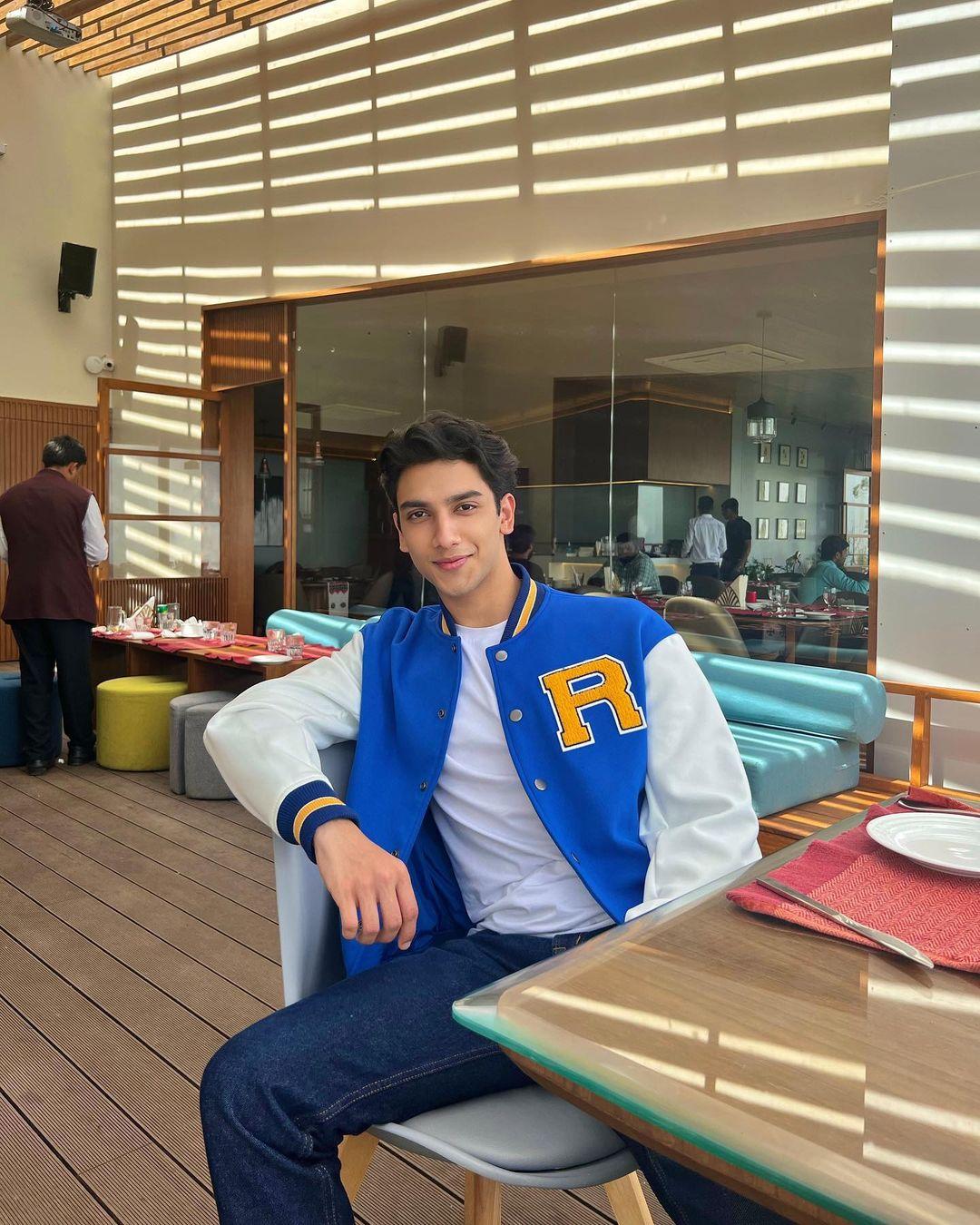 In a cool, casual vibe, Vedang effortlessly paired blue jeans with a crisp white t-shirt. Adding a touch of flair, he rocked a varsity jacket boasting varying shades of blue