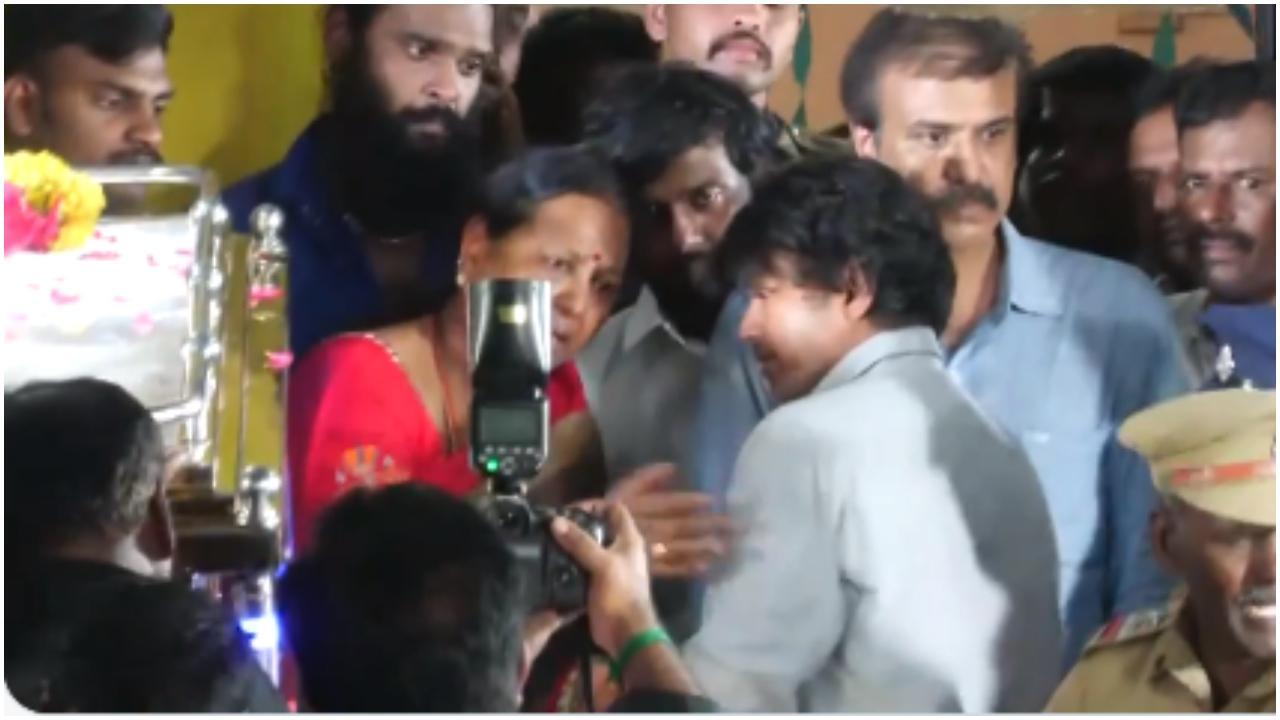 Chappal flung at Thalapathy Vijay at DMDK chief and actor Vijayakanth's funeral, video goes viral