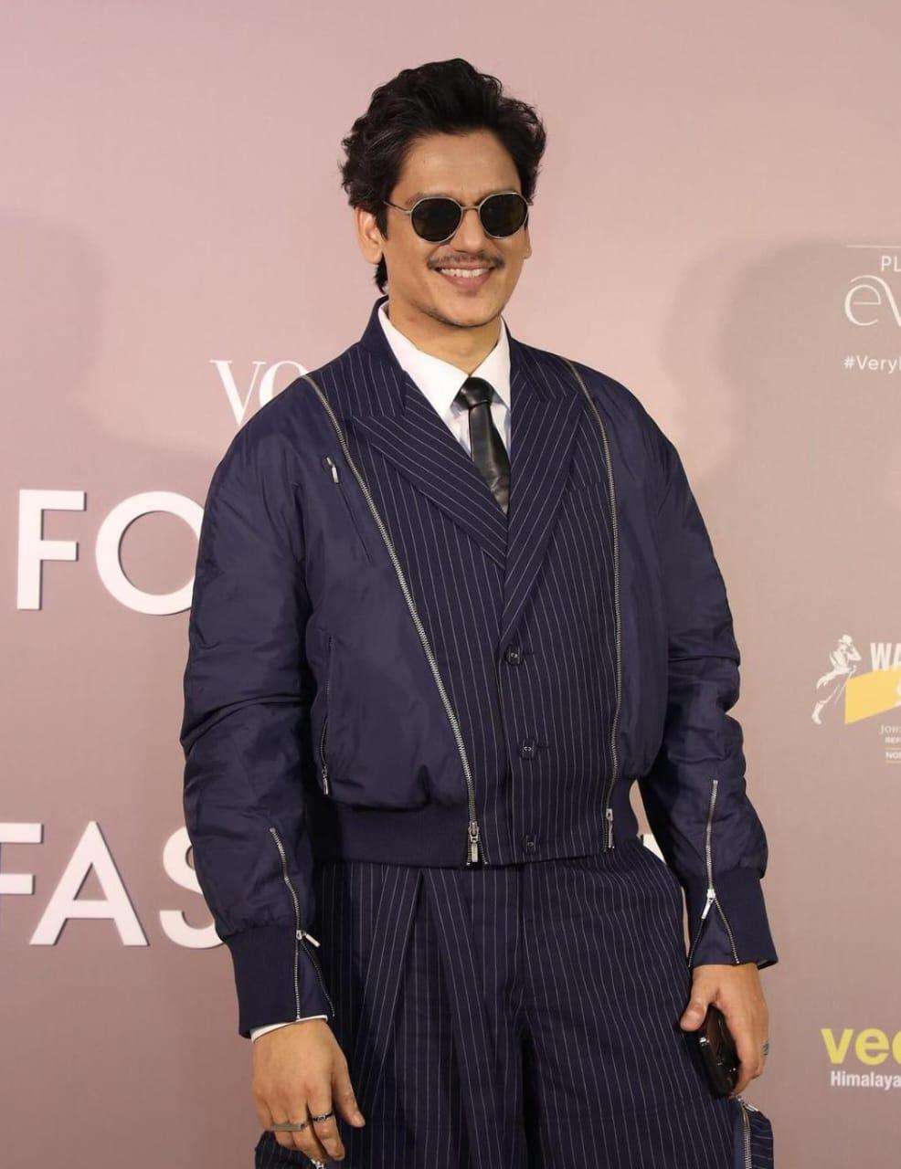 Vijay Varma has carved a niche for himself by seamlessly blending contemporary aesthetics with glamorous undertones. His red carpet appearances and casual street style alike exude a sense of sophistication, making him a style icon for those who appreciate the perfect balance between modern trends and classic elegance.