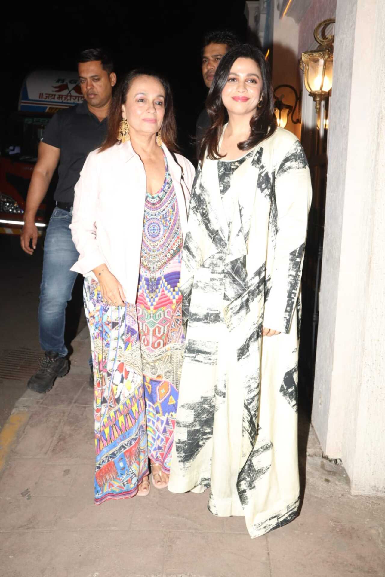 Alia Bhatt's sister Shaheen Bhatt with their mother Soni Razdan