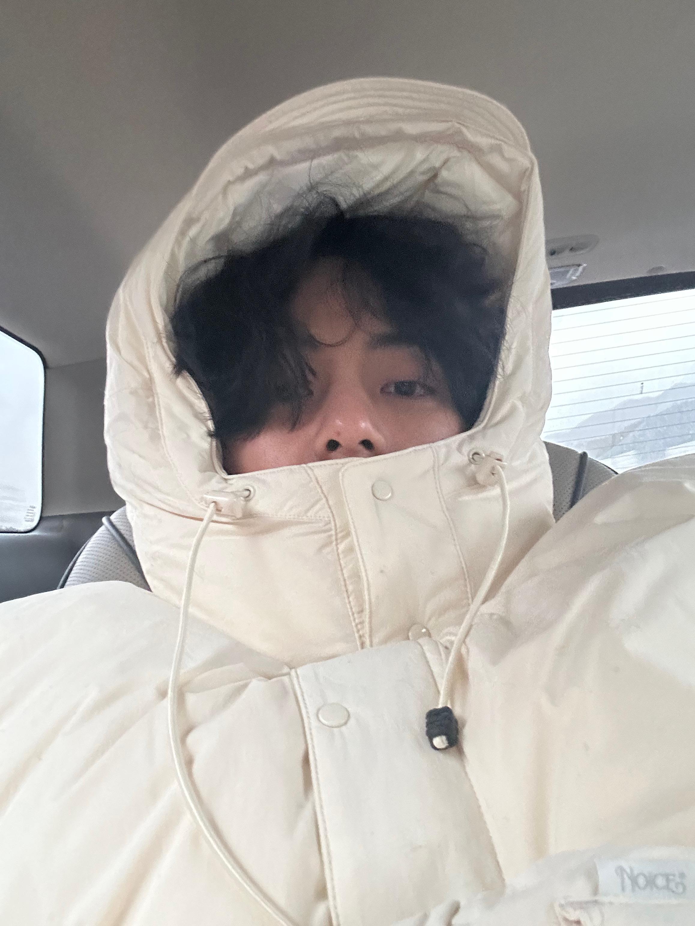 All wrapped up to protect himself from the severe cold in South Korea. V looks cute in this fluffy jacket