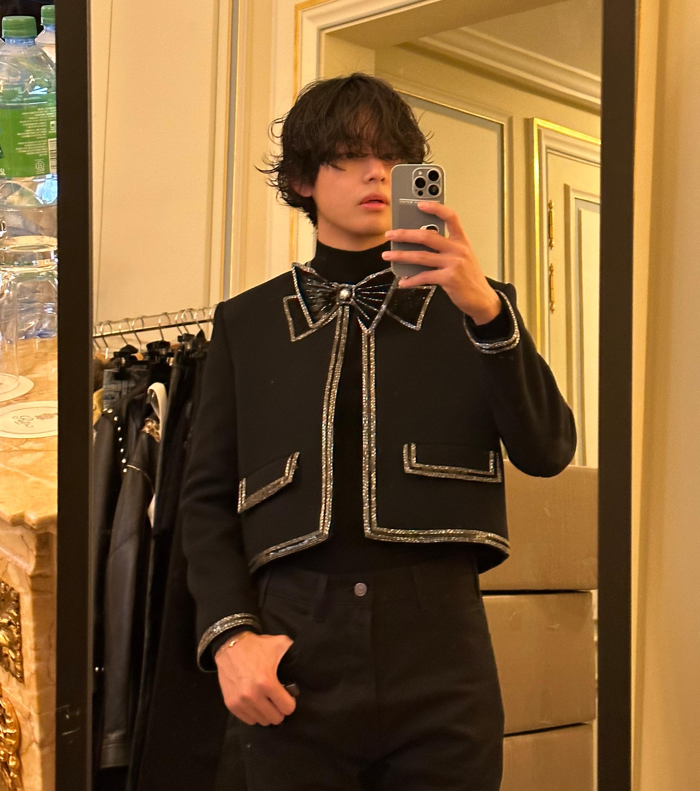 And he also poses for a mirror selfie at a fashion event, looking better than most models