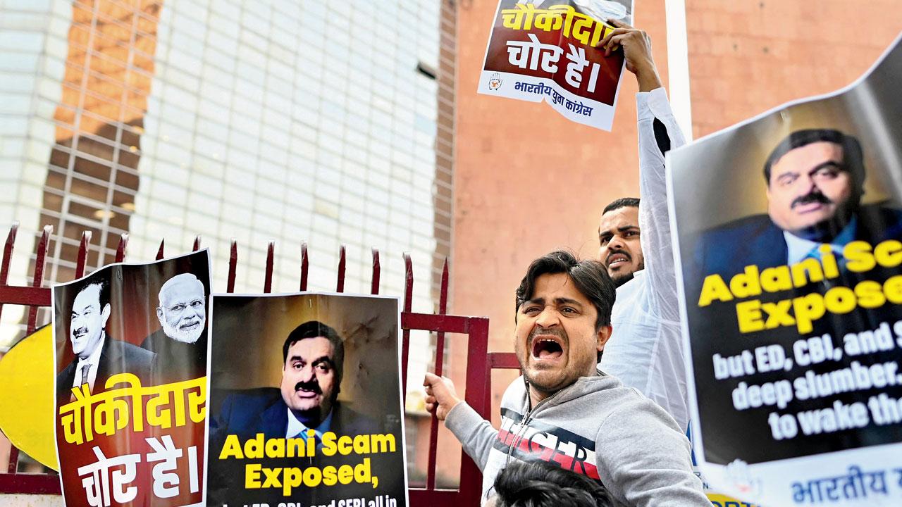 Indian Youth Congress activists protest outside the regional LIC HQ in Delhi