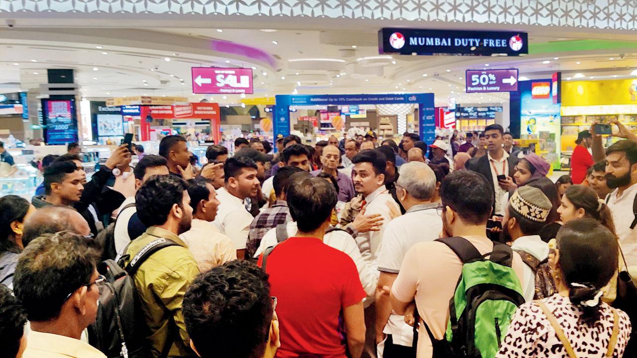 Angry passengers demand answers from the airline, at Mumbai international airport, on Thursday. Pics/Nimesh Dave