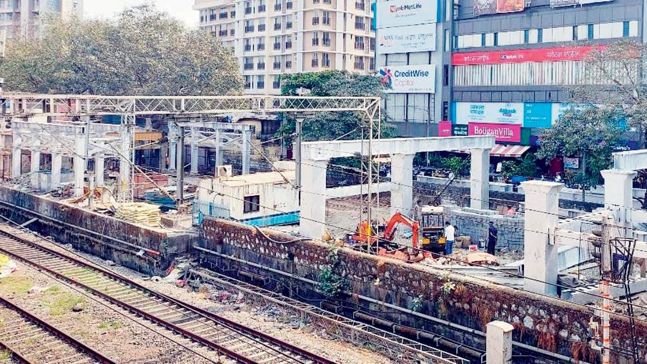 A 45-m long east deck is coming up at Ghatkopar station