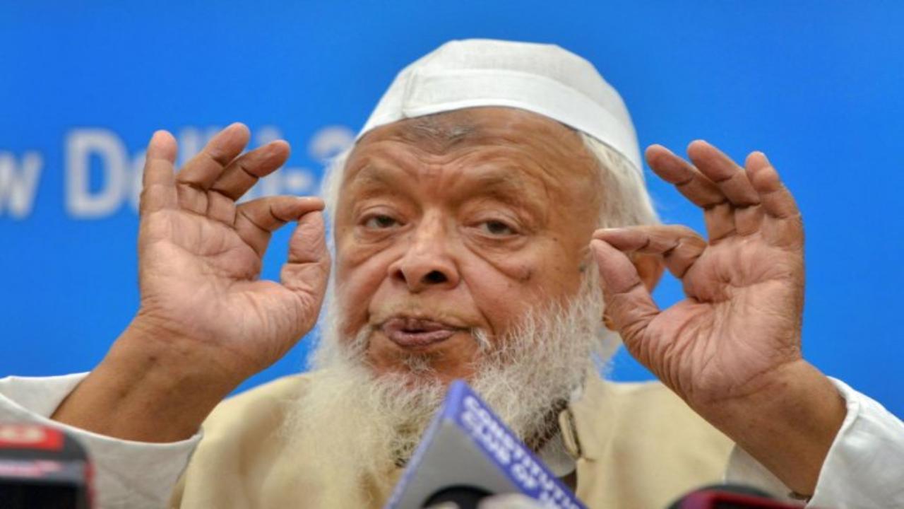 Jamiat's Arshad Madani says 'Manu worshipped Allah', Jain Muni storms off stage with other religious leaders