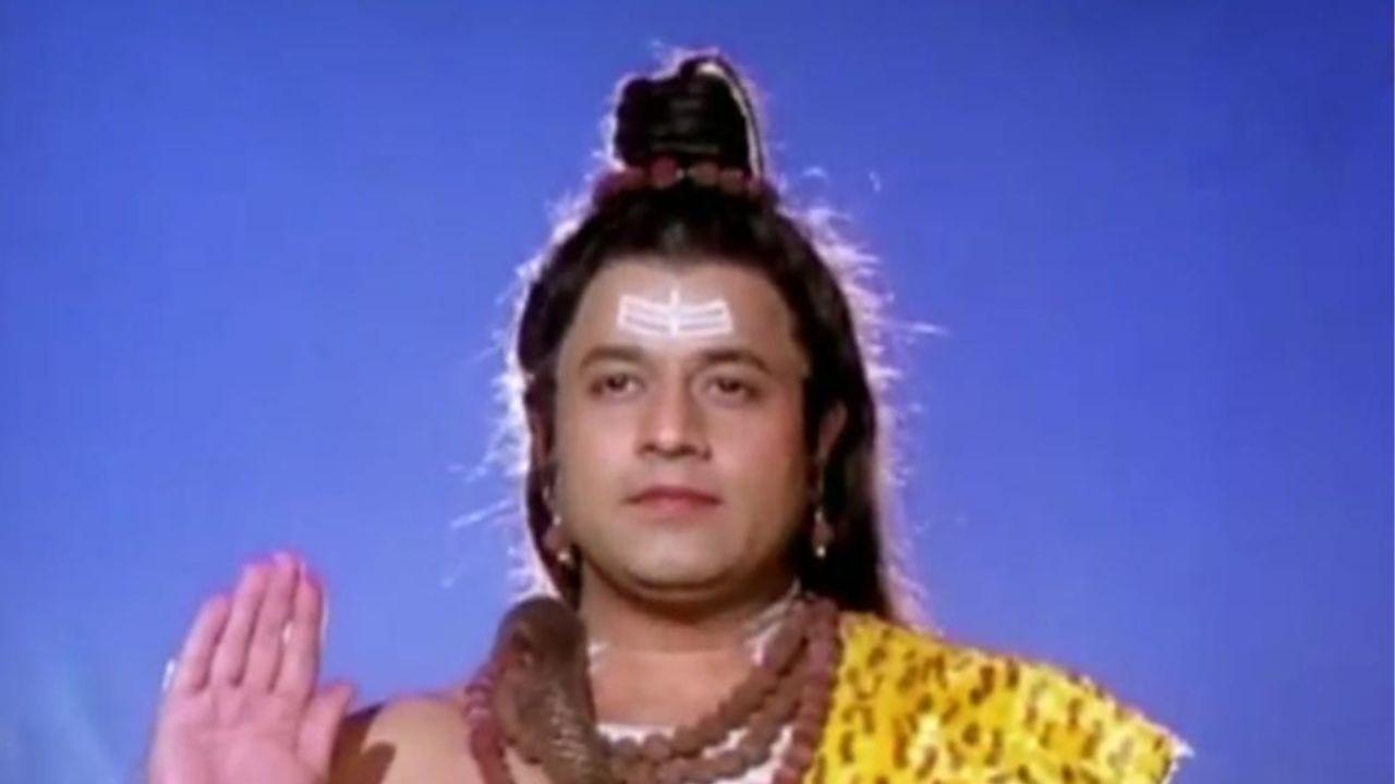 Arun Govil The legendary actor Arun Govil is considered as one of the earliest actors to play a role of God (Lord Rama to be precise). The popularity that he got with the role of Lord Rama in the epic show ‘Ramayan’ is seamless and resonates even till date. But, did you know that, it’s the same Arun Govil who had also portrayed the role of Lord Shiva! Well, you heard it right. The actor had portrayed the role of Lord Shiva in a film titled ‘Shiv Mahima’. The film was released in 1992.