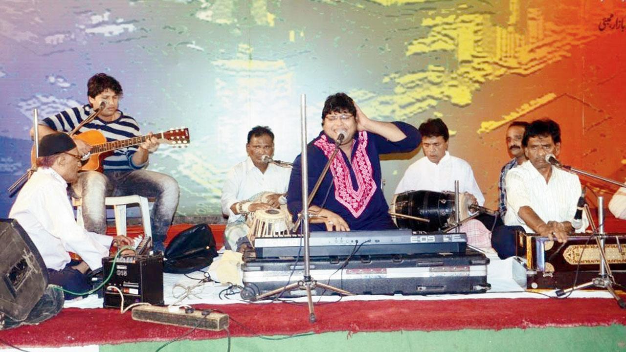 Artiste Mujtaba Aziz Naza performs a qawwali