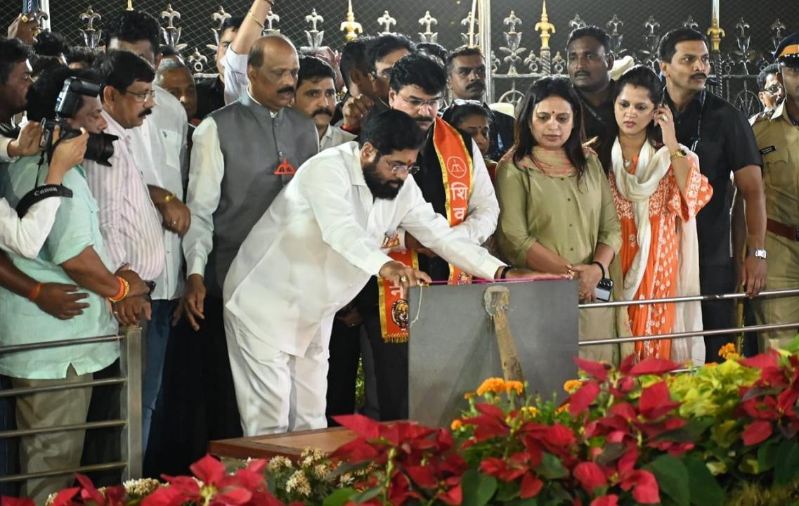 Maharashtra CM Eknath Shinde at Balasaheb Thackeray memorial. Pic/Eknath Shinde's team