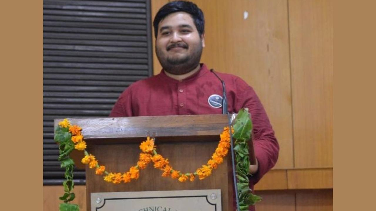 Final Year Mass Communication Student Nails CAT With 99.42 Percentile!