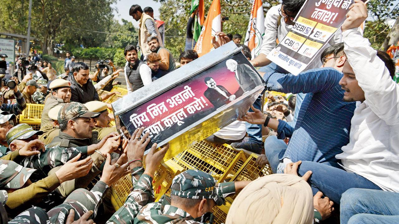 PM deflects probe demand with self-praise, attack on Congress