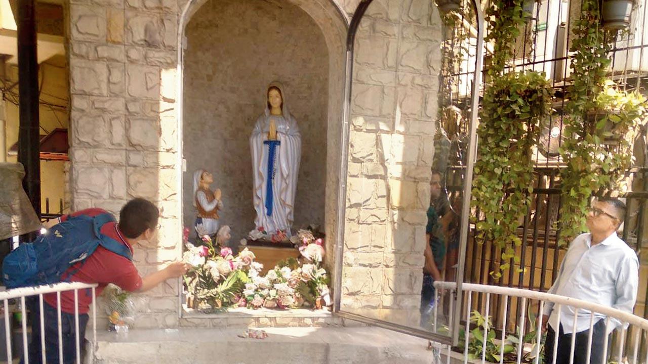 The damaged grotto