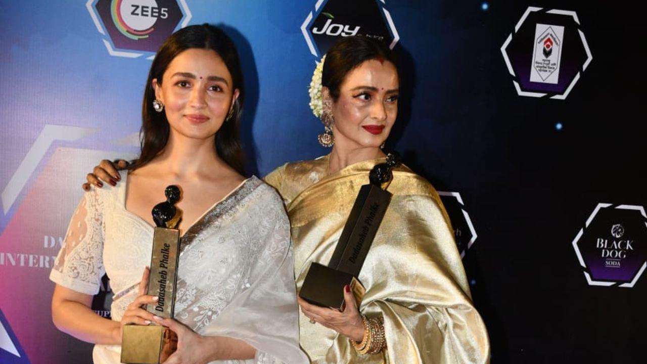 The two generations of Bollywood divas- the ageless Rekha and the graceful Alia Bhatt came together for the prestigious awards.  
 
 
 
 