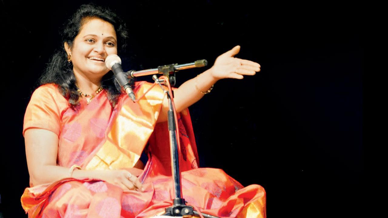 This show celebrates the art of spontaneous Marathi poetry today in Mumbai