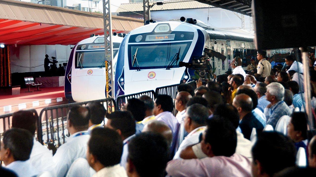 PM Modi flagged off two Vande Bharat Express trains from CSMT, on Friday. Pic/Sayyed Sameer Abedi