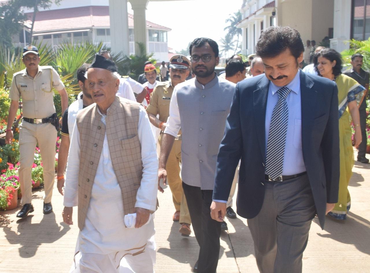 The Governor proceeded to the Siddhi Vinayak Mandir while he was on his way to the airport. The Koshyari is likely to proceed to Dehradun on Friday