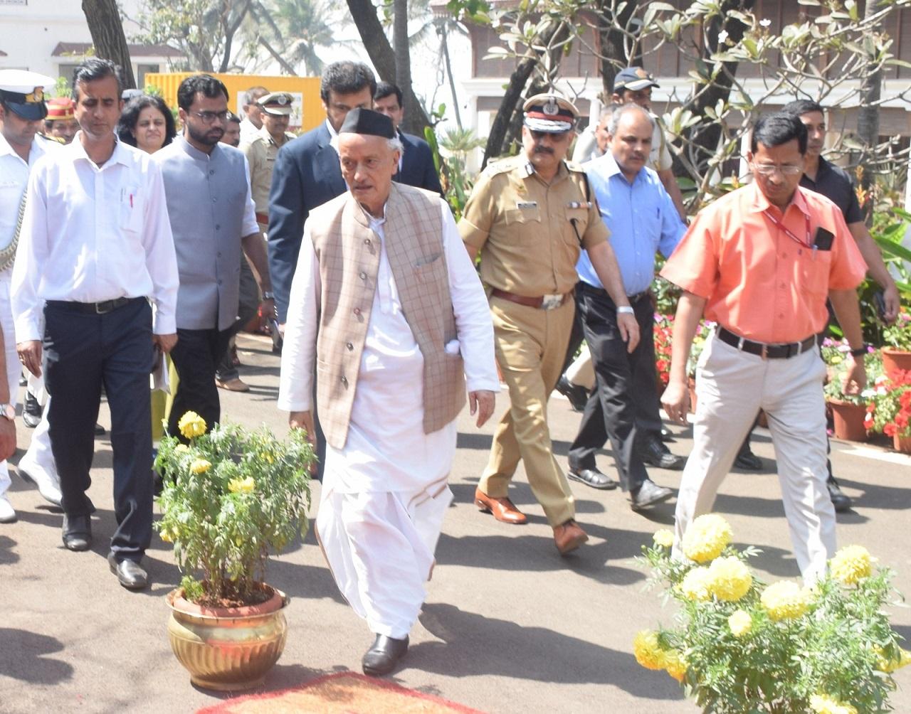 Earlier today, Maharashtra Chief Minister Eknath Shinde and Deputy Chief Minister Devendra Fadnavis met outgoing Governor Bhagat Singh Koshyari at Raj Bhavan