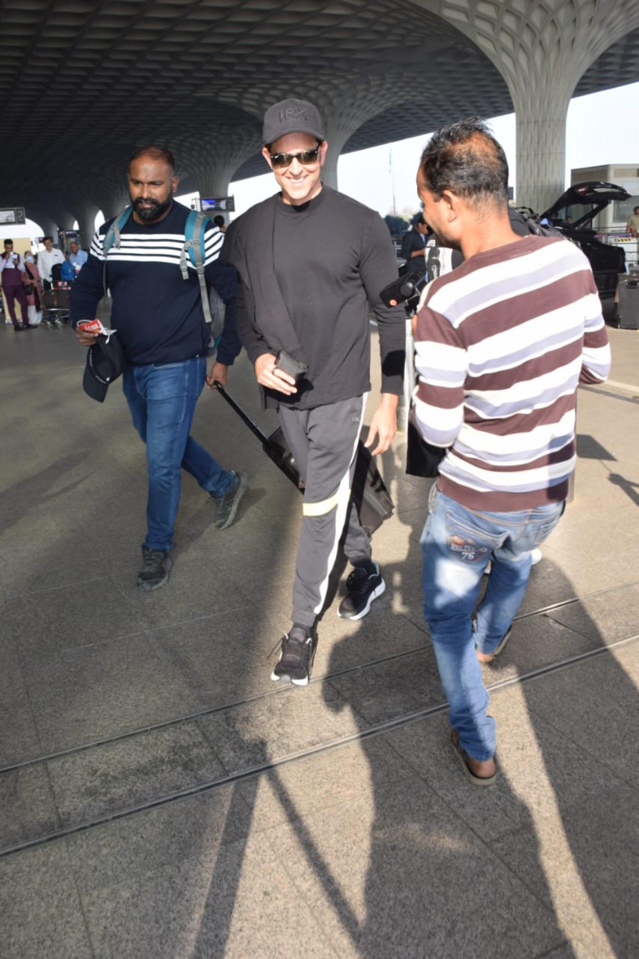 At the airport, Hrithik was also seen interacting with the paps, smiled and posed for them as well. A pap in a hurry to click pictures left his footwear on Hrithik's way. A very polite Hrithik laughed and inquired about the same
