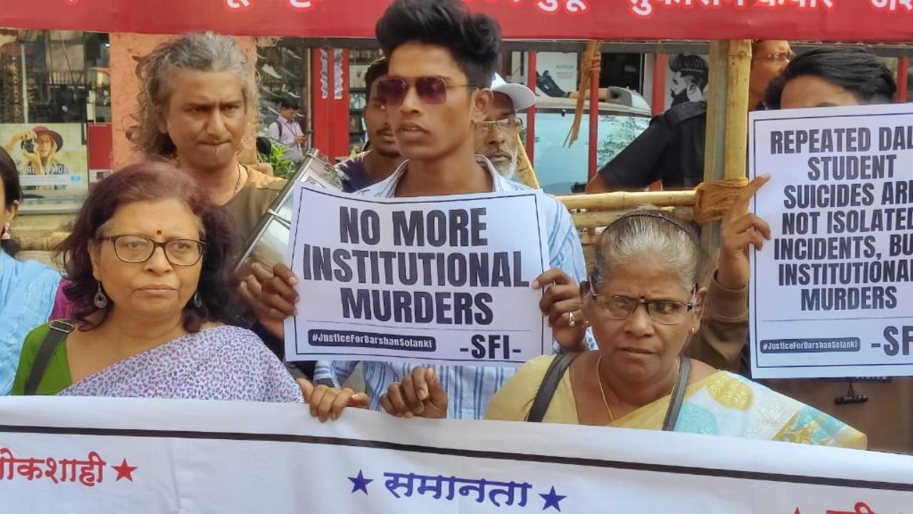 Protests continue in Mumbai. Pics/Sameer Markande