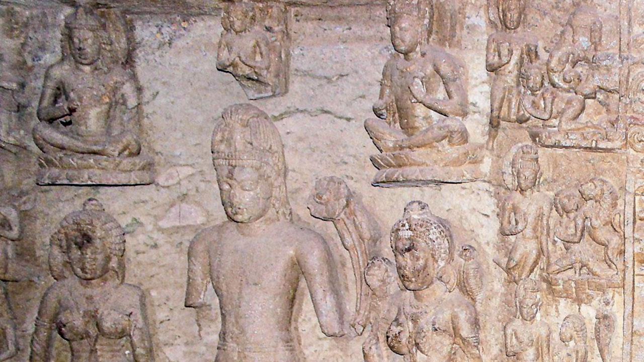 Panel depicting the practice of rituals from Saddharmapundarika Sutta