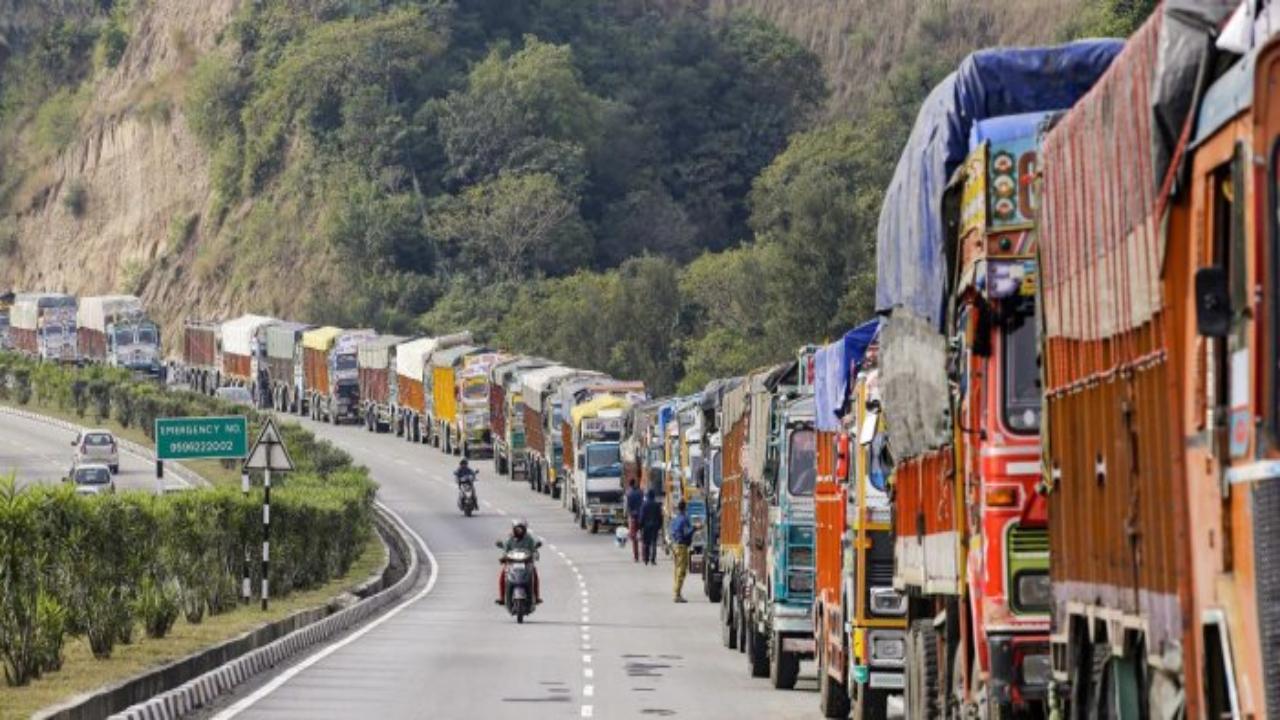 Landslides triggered by heavy rains shut Jammu and Kashmir highway