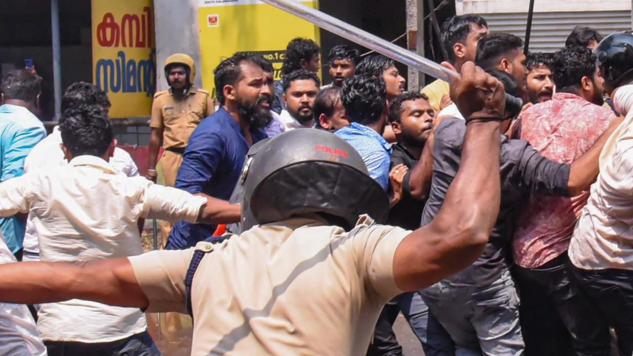 The Youth Congress state president and MLA Shafi Parambil and DCC president Mohammed Shiyas later staged a sit-in in front of the local police station in Kalamassery seeking action against those who lathi-charged Youth Congress activists.
