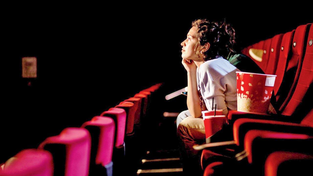 This platform celebrates the art of cinema with film screenings and discussions