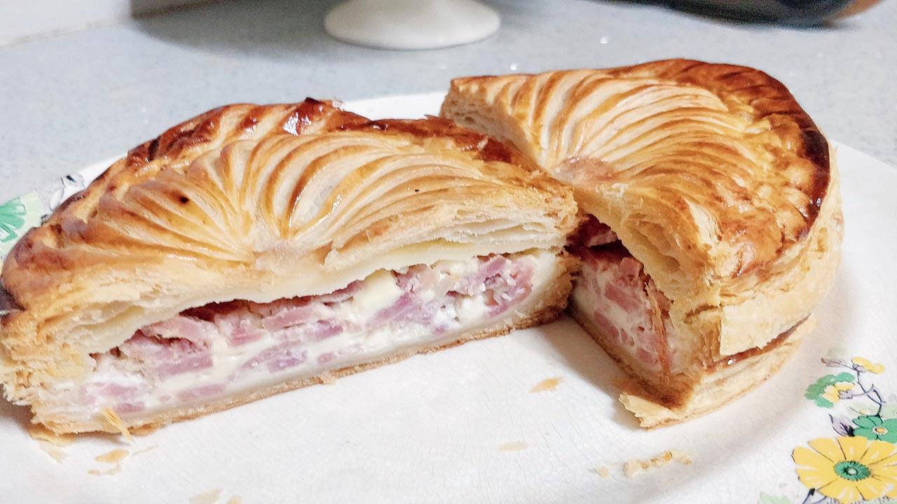 The ham and cheese pie (R800) had a crusty and flaky puff pastry cover and would be perfect for meat and cheese lovers. If you’re a Monte Cristo sandwich  fan, you will love this. 
