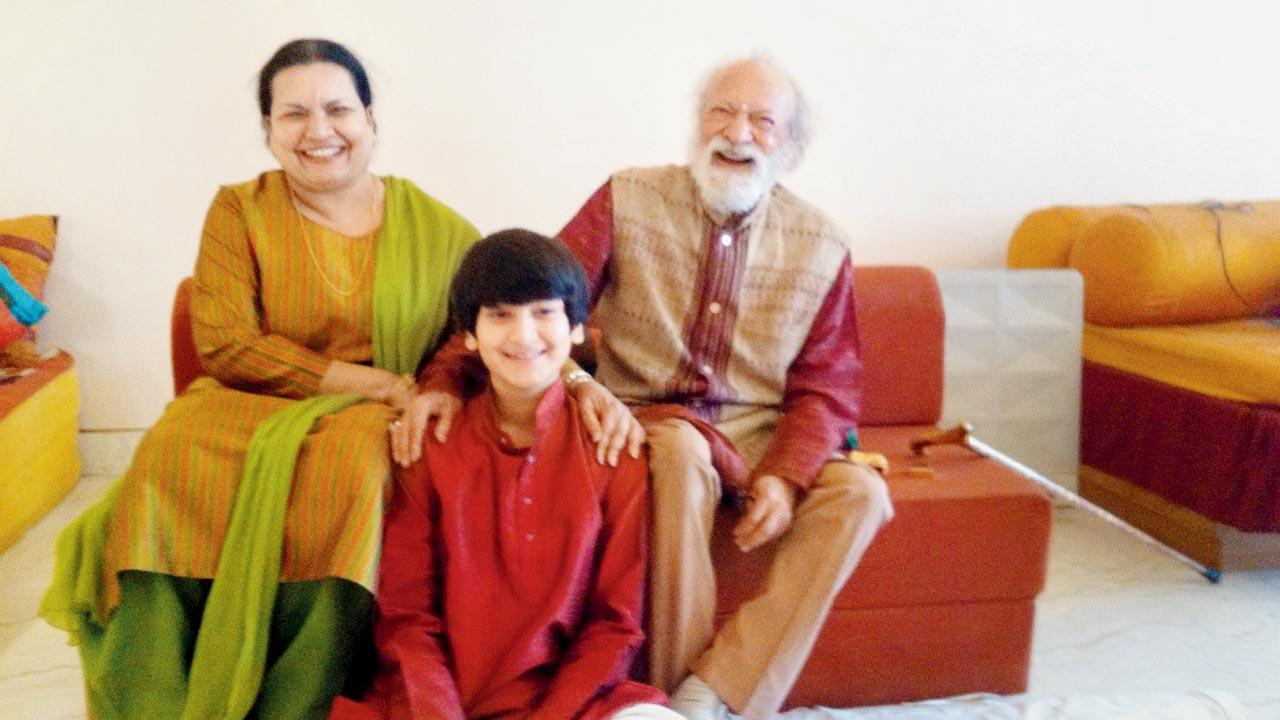 (From left) Sukanya Shankar, a young Sharma and Pandit Ravi Shankar