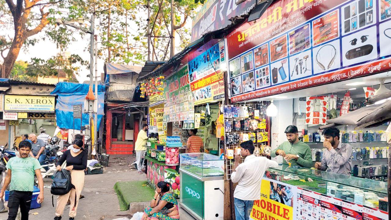 The 17 shops are at the junction of JSD Road, where SVP Road connects. Pics/Rajesh Gupta