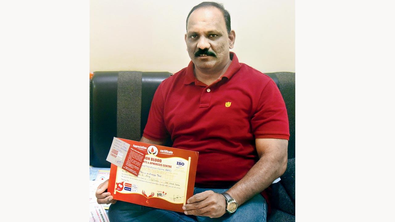 Mahesh Krishna Ghag has donated his rare Bombay Blood Group at least 100 times, after he got to know of it in 1990. Pic/Shadab Khan