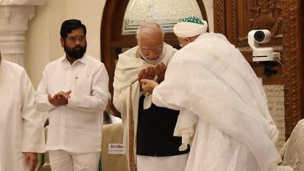 Along with PM Modi, Maharashtra CM Eknath Shinde and deputy CM Devendra Fadnavis were seen at the inauguration of Aljamea-tus-Saifiyah Arabic Academy. Pic/Twitter/official account of Eknath Shinde