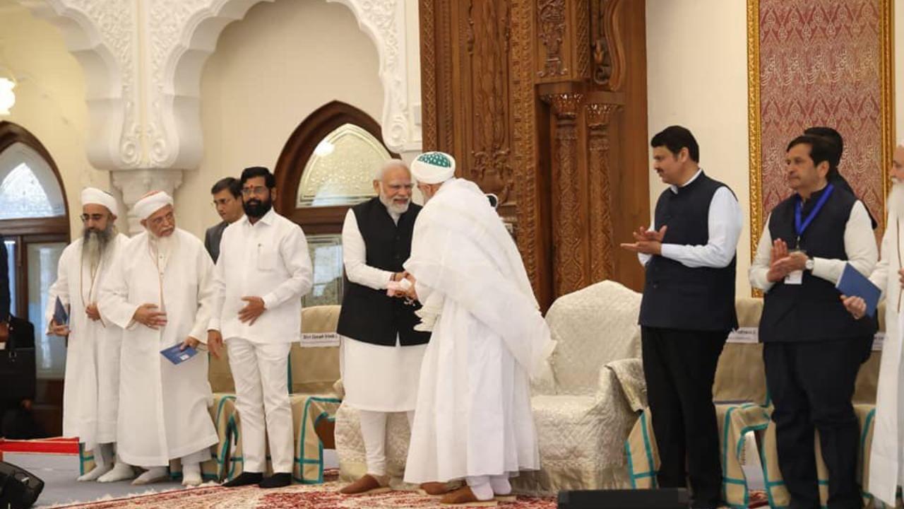 The Prime Minister further said that visiting Aljamea-tus-Saifiyah campus and family is like visiting his own family. Pic/Twitter/official account of Eknath Shinde