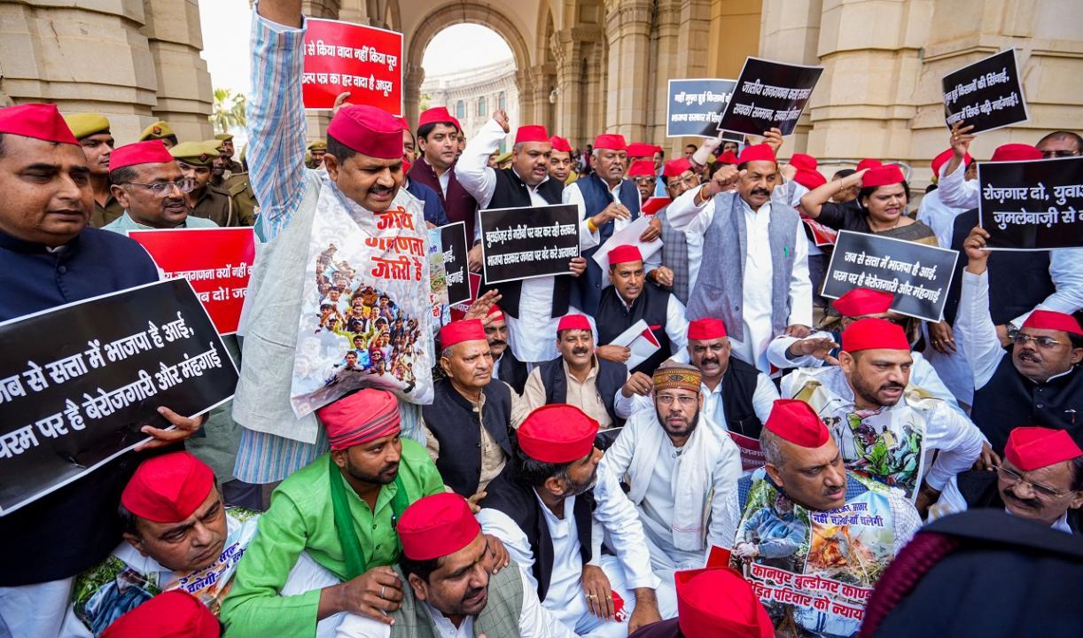 UP assembly session: Samajwadi Party MLAs stage dharna in assembly premises