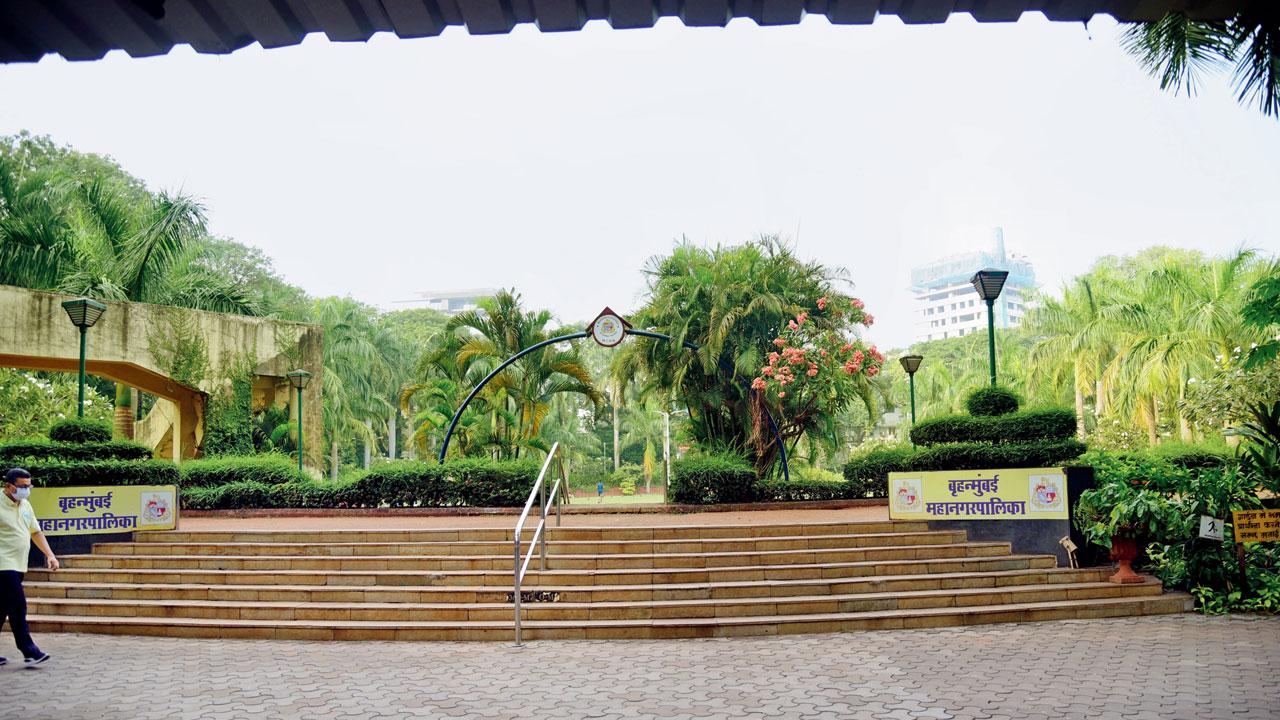 The BMC has also planned parking under the Patwardhan Park at Bandra. File pic/Pradeep Dhivar