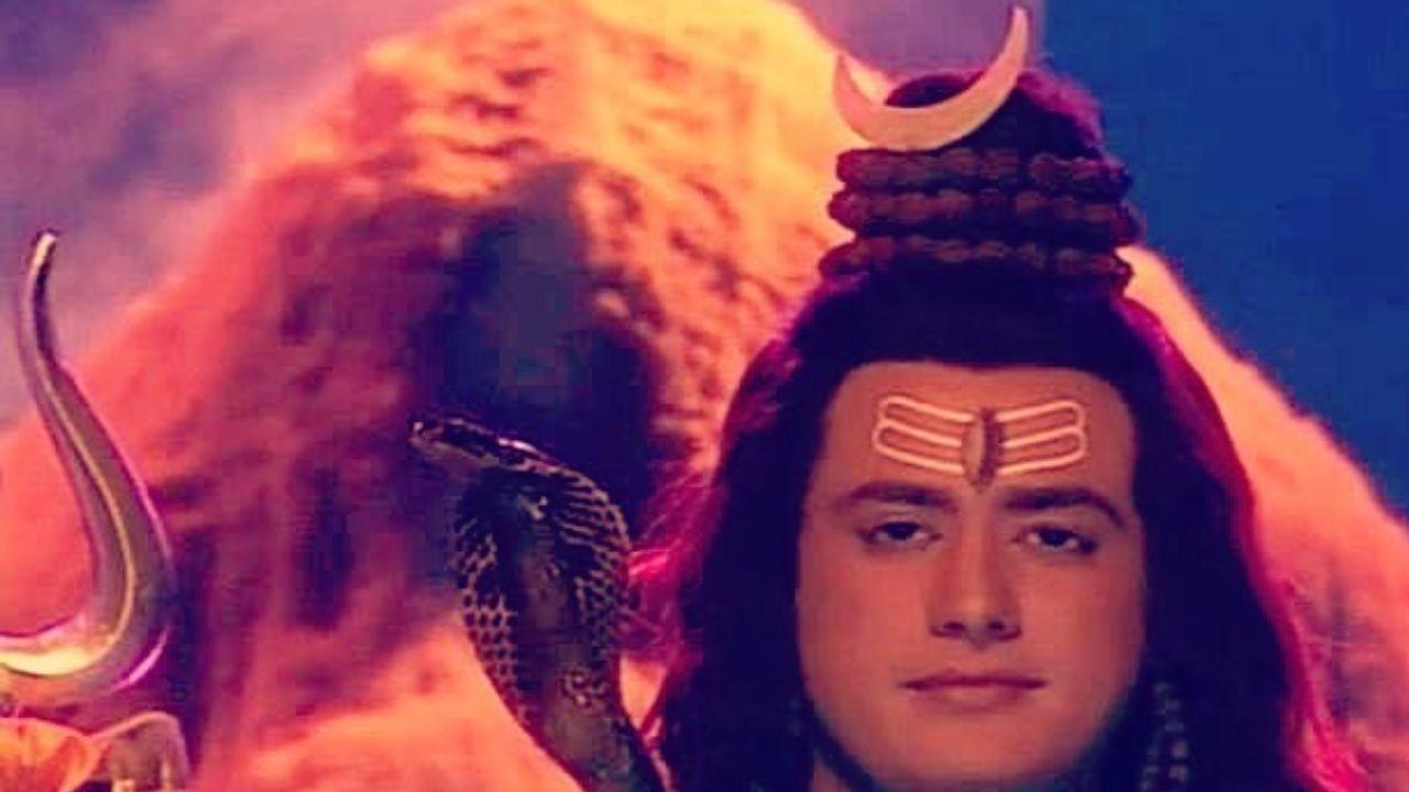 Rana Yashodhan Singh
As a close second, comes actor Rana Yashodhan Singh, who had portrayed the role of Lord Shiva in the show ‘Om Namah Shivay’, a TV series which had aired on Doordarshan National from the year 1997 till 2001. Rana had shared his look as Lord Shiva on social media with the apt caption, “Memories of the moment, when I was so much ONE with GOD that I became ONE #omnamahshivaya first project (1996-2001) #ddnational #doordarshan @doordarshannational #omnamahshivay #omnamahshivaye #omnamahshivaya #harharmahadev #lordshiva #shiva #shiv #shivshankar #actor #actorslife #actorlife #acting #actinglife #actingislife #yashodhanrana #actoryashrana #ranayashodhansingh real #cobra on the neck”.