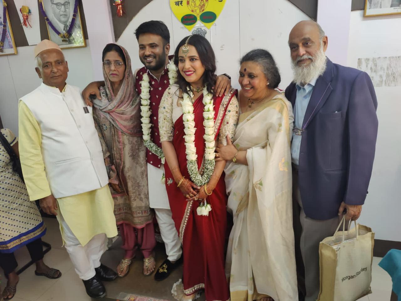 On Thursday evening, Swara Bhasker took to her social media to share the happy news of her marriage. She announced that she tied the knot with Fahad Ahmad, a political activist
