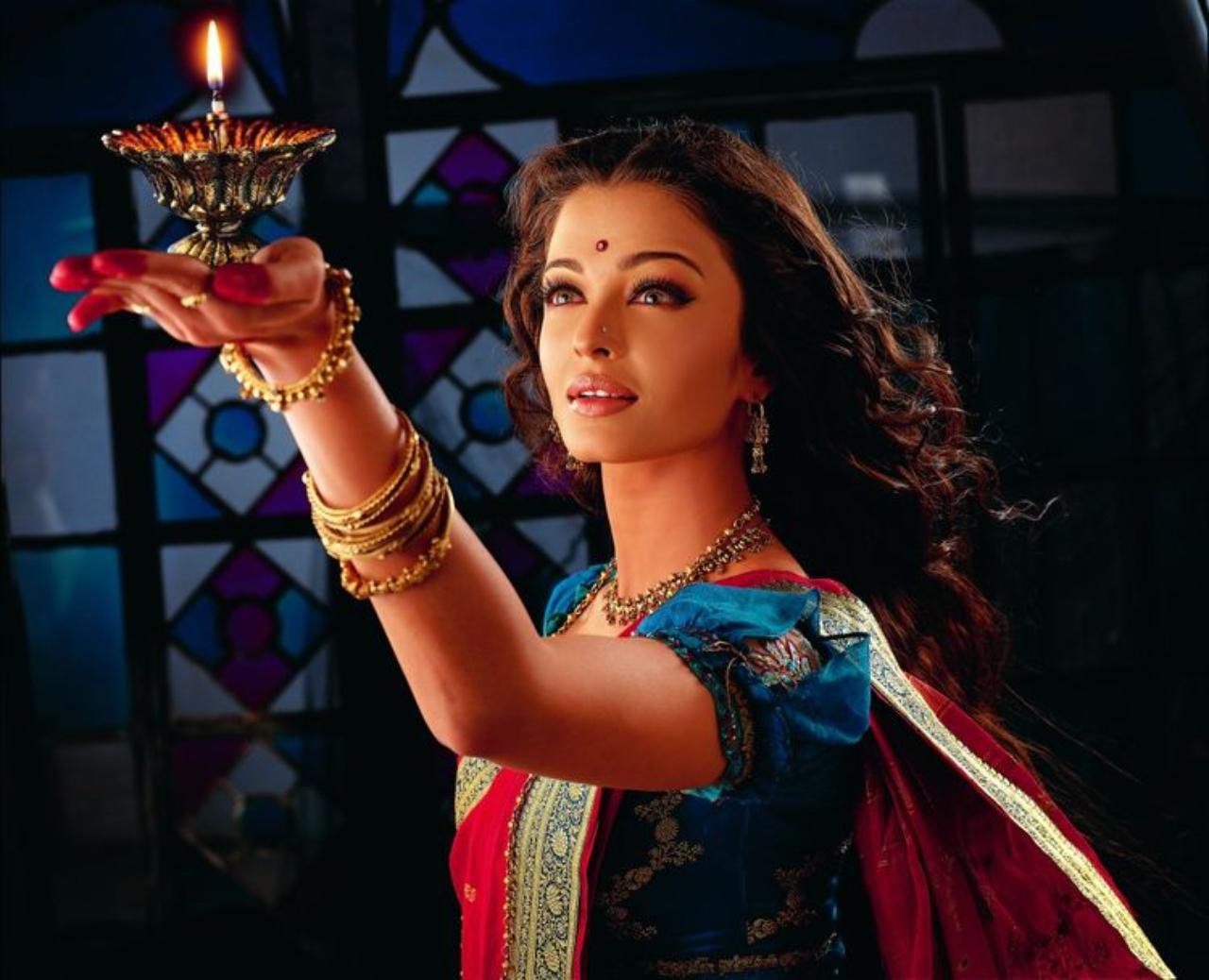 Paro and Chandramukhi in Devdas
With Devdas, Bhansali introduced two women who portrayed the emotional side of women beautifully. While Aishwarya played Paro, Madhuri Dixit essayed the role of Chandramukhi in the film that has Shah Rukh Khan as Devdas. On one hand, Paro stands tall and doesn't get overshadowed by her feelings, and on the other, Chandramukhi, despite being ostracized by society, remains loyal to her love
 
 