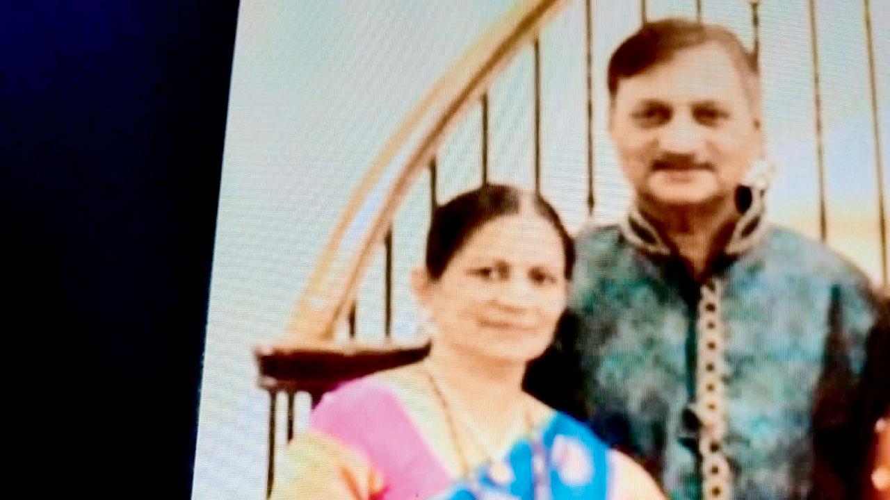 The couple, Supriya Chiplunkar, 67, and Sudhir Chiplunkar, 70