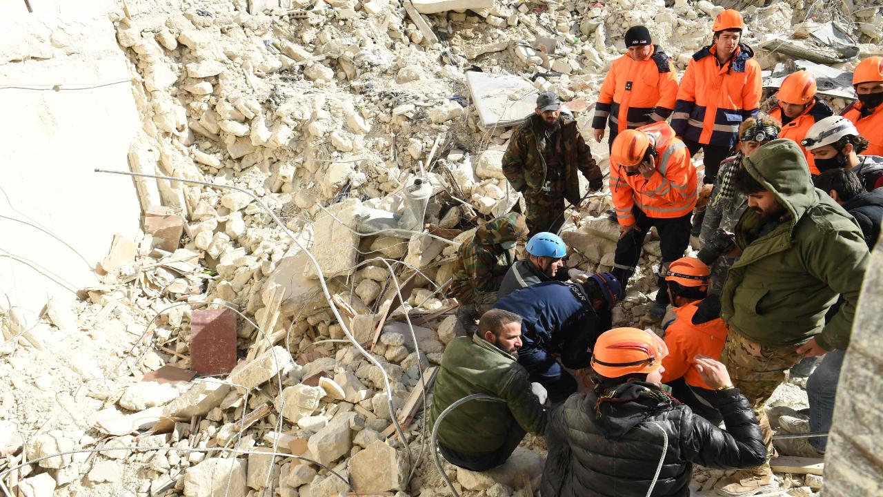 Armenian and Russian rescuers sift through the rubble of a collapsed building in the northern city of Aleppo, searching for victims and survivors days after a deadly earthquake hit Turkey and Syria, on February 9, 2023. - The 7.8-magnitude quake early on February 6 has killed more than 17,000 people in Turkey and war-ravaged Syria, according to officials and medics in the two countries, flattening entire neighbourhoods. Photo/AFP